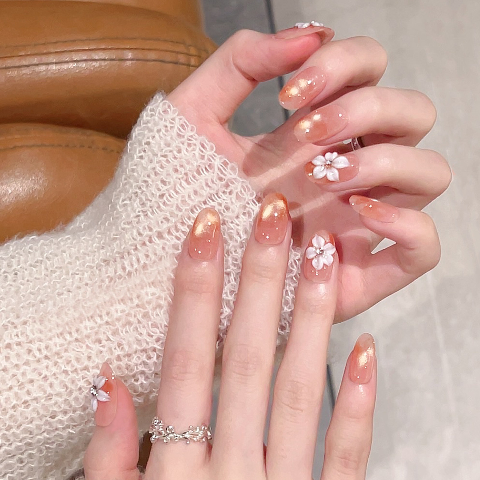 秋冬琥珀晕染立体花朵纯手工穿戴甲2026新年短款猫眼美甲成品指甲