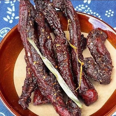 云南特产炭烤香辣牛肉干