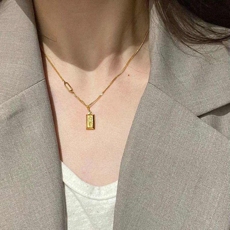 여성을위한 S  풍부한 작은 골드 바 벽돌 목걸이 2024 새로운 스타일 절묘한 포춘 골드 너겟 펜던트 봄과 여름