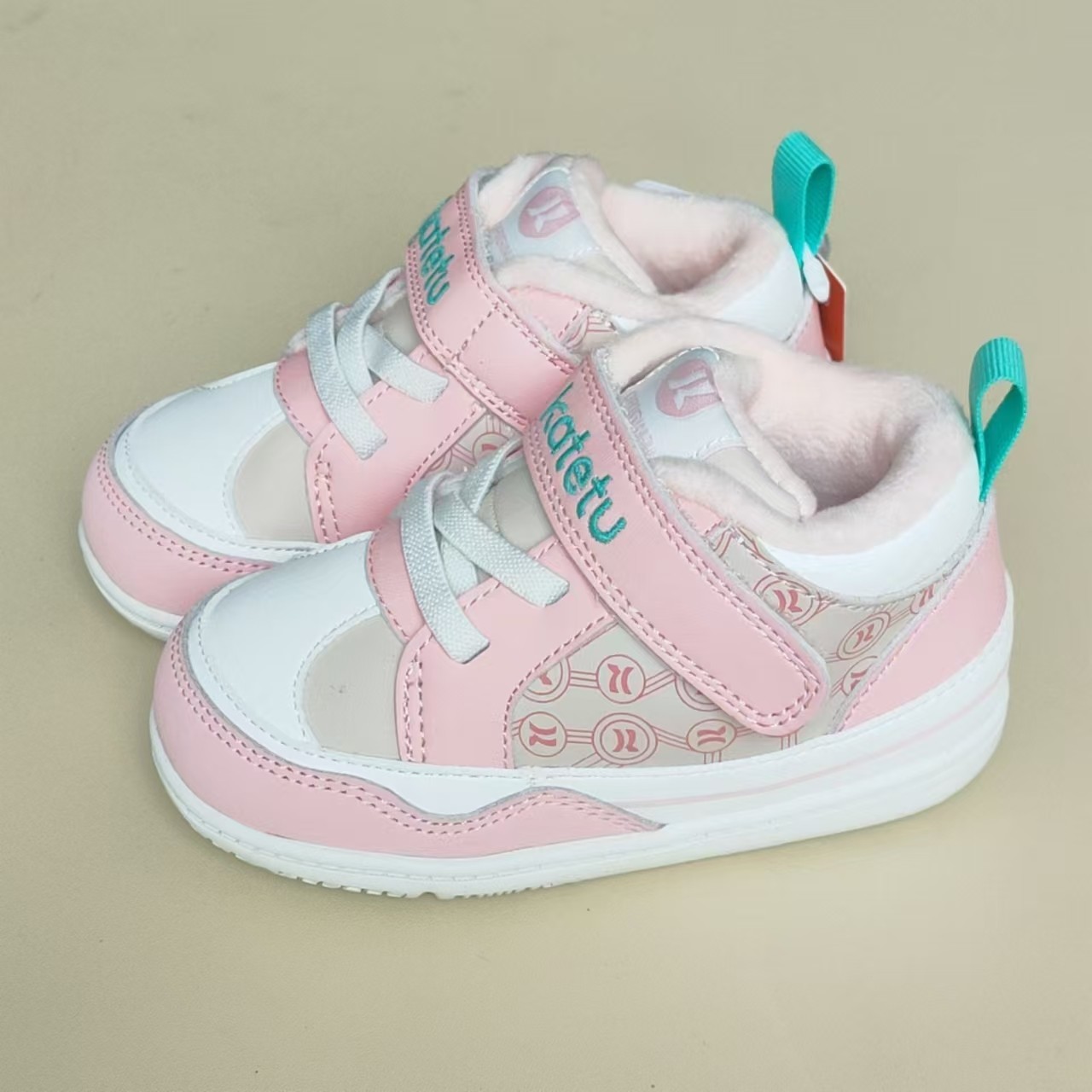 卡特兔宝宝学步鞋软底秋冬季新款防滑高帮男女童加绒保暖儿童棉鞋