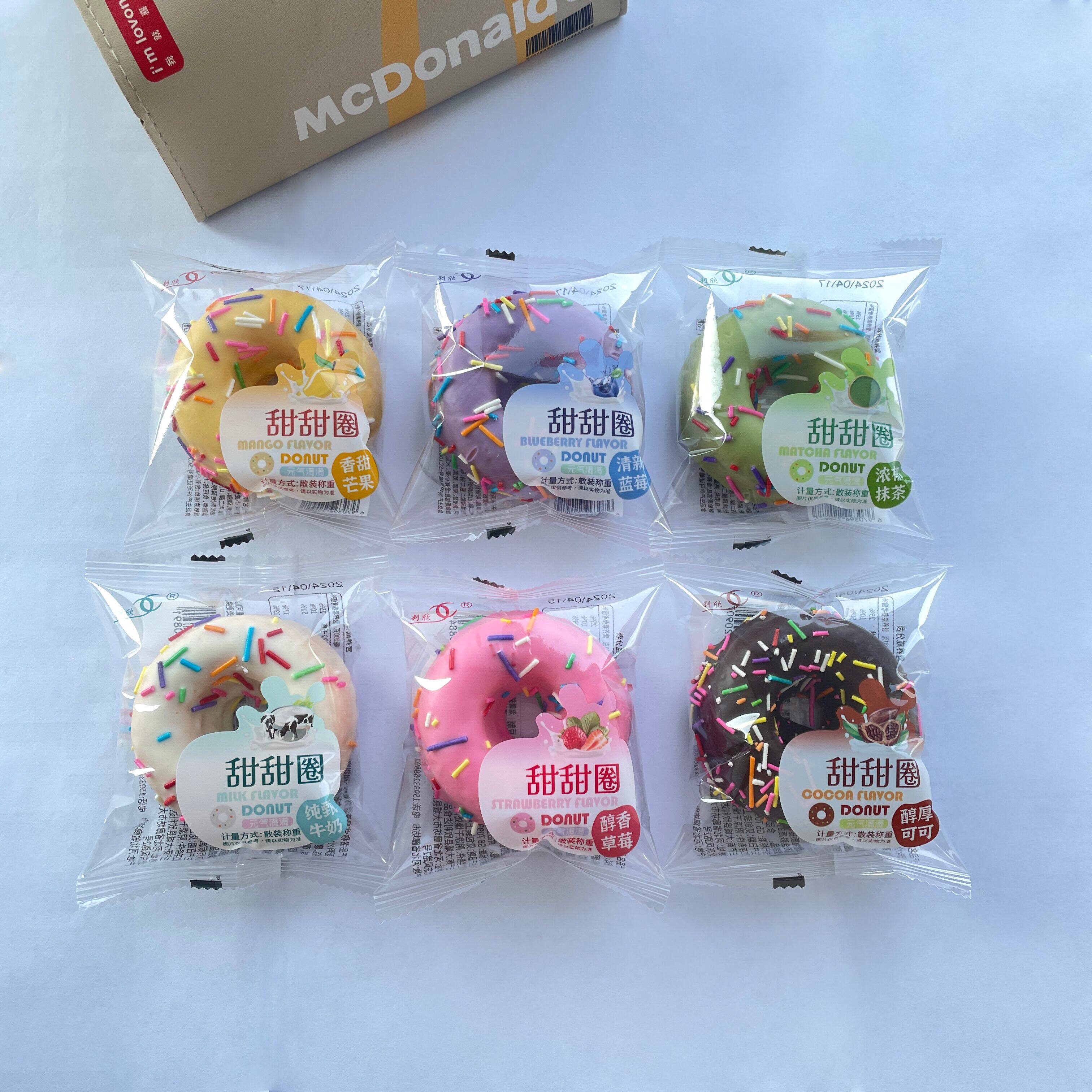 蛋糕甜甜圈巧克力草莓牛奶芒果蓝莓抹茶味道早餐蛋糕店摆台零食