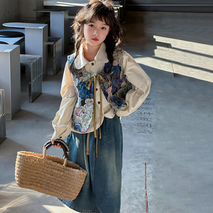 女童红炸街裙子套装秋季2025新款中大童衬衣马甲牛仔半身裙三件套