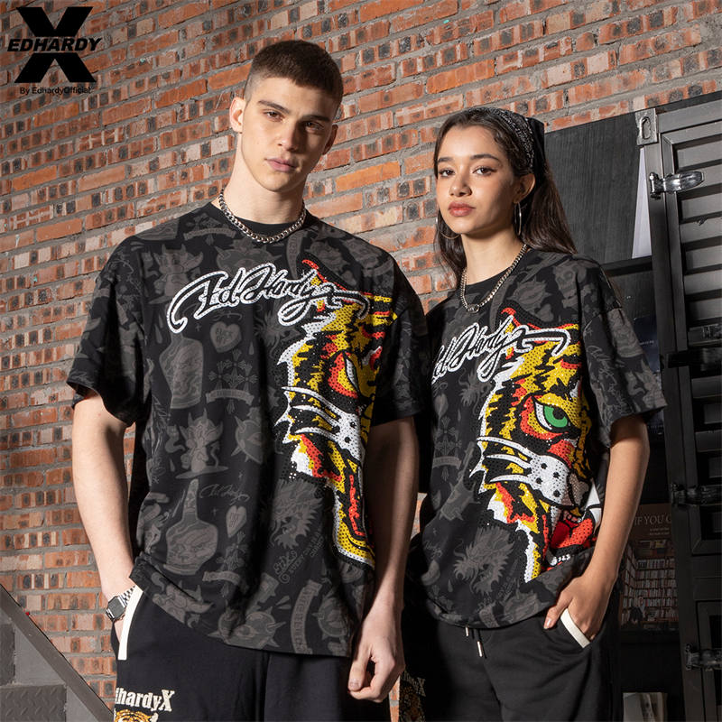 满印暗纹虎头图案休闲圆领