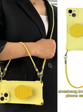 ins高级感黄色小鱼皮质支架适用17苹果16/15手机壳iPhone14/13pro max斜挎挂绳11四角挂孔plus手提12新款可背