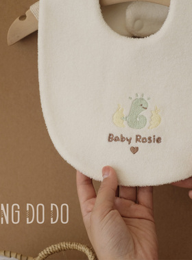 Mengdodo云感有机棉可爱蛇年图案姓名定制小蛇绣花用围兜口水巾