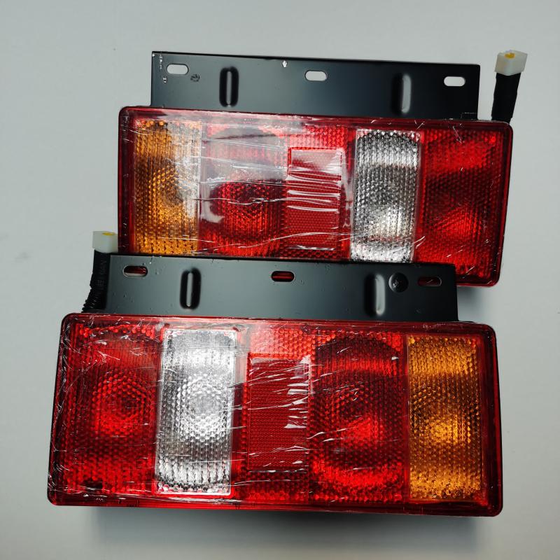 重汽豪沃轻卡悍将铁架后尾灯