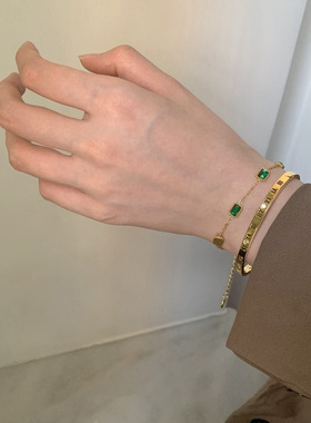 钛钢不掉色ins潮小众高级感轻奢金色方糖祖母绿百搭精致手链女夏