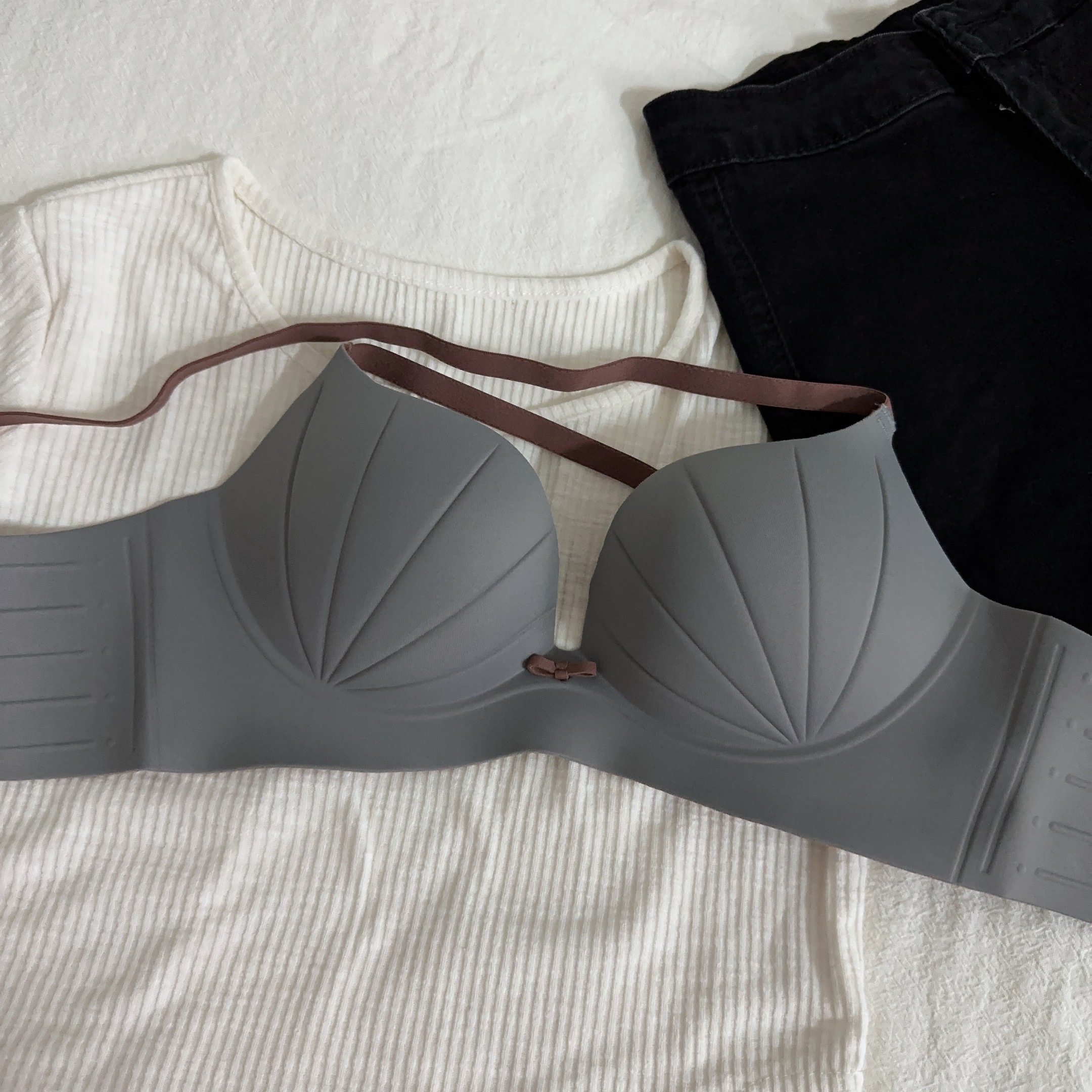 内衣女聚拢小胸显大无痕胸罩夏季薄款2023新款爆款防外扩性感文胸