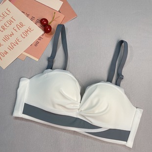 深巷归人小胸显大聚拢无钢圈薄款收副乳防下垂夏季文胸罩套装