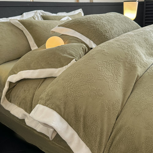 Class A 4.50kg Weight ~ Winter 5d Carved Milk Velvet Bed Set