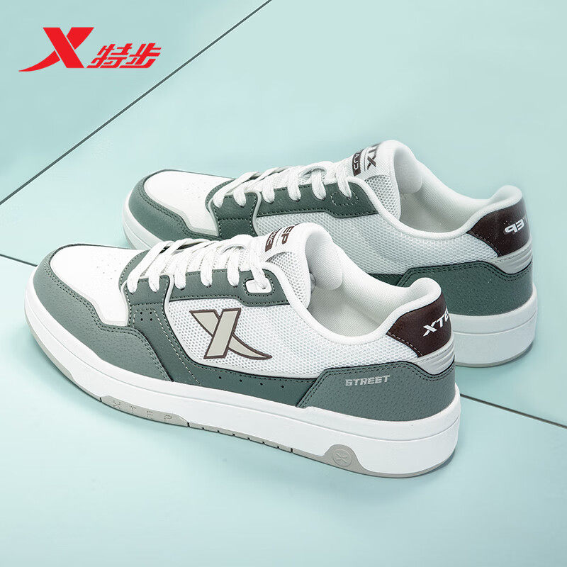 特步男鞋板鞋低帮滑板鞋男士休闲鞋子早春皮面白色小白鞋运动鞋男