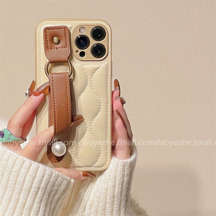 奶咖色羽绒服珍珠腕带oppoReno11手机壳Reno10pro新款Reno9高级感皮质Reno8防摔女Reno6创意5K硅胶7pro保护套