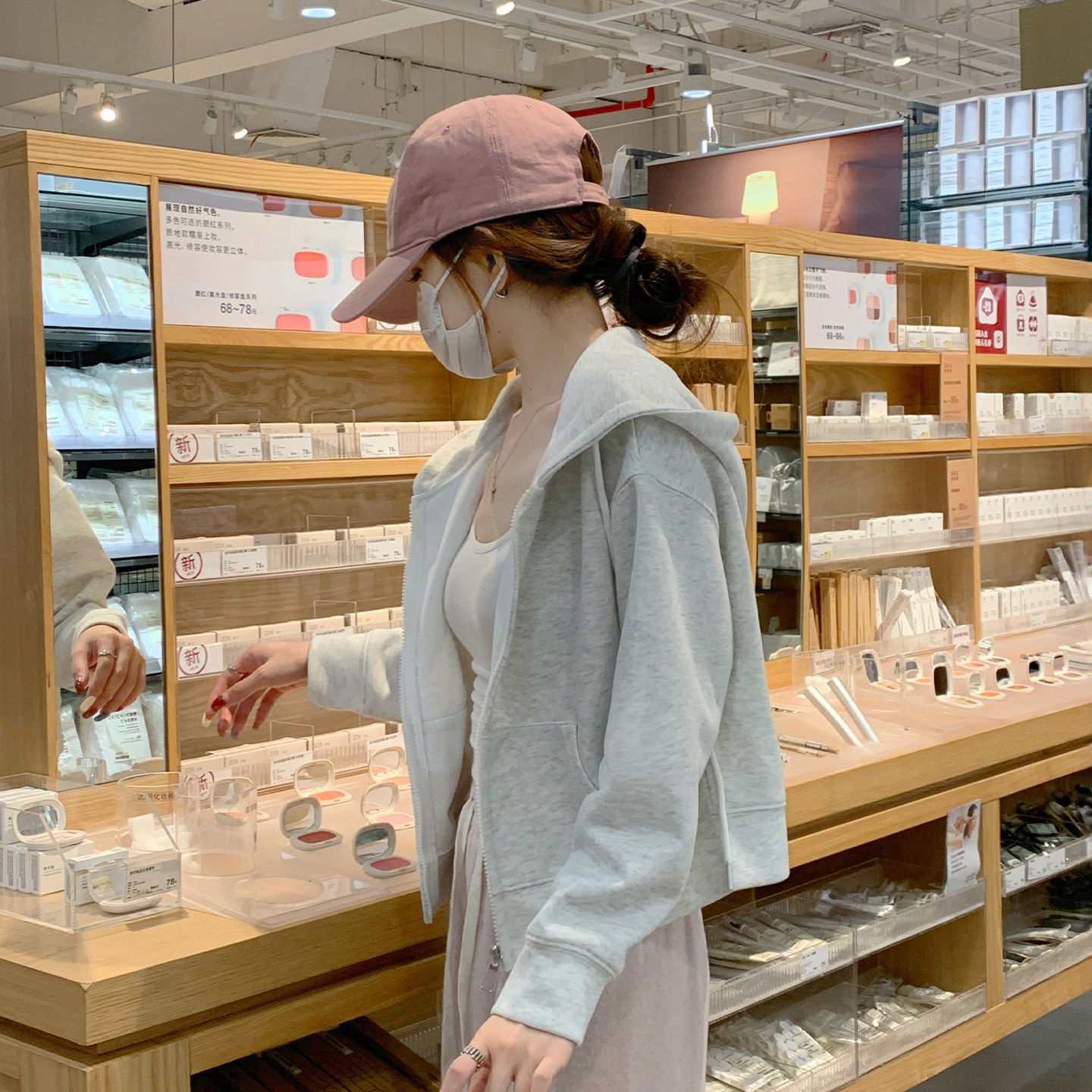 卫衣外套连帽女款2026新款春秋季白灰色早秋拉链开衫韩系短款上衣图片