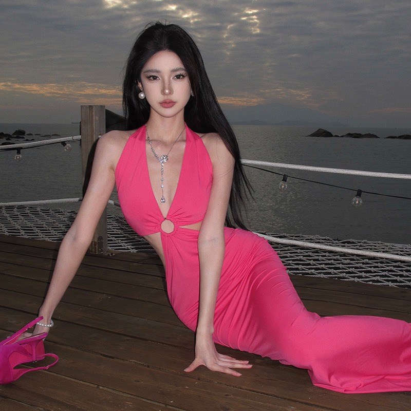 速发海边度假穿搭美式辣妹连衣裙挂脖性感镂臀裙绑带露背长裙