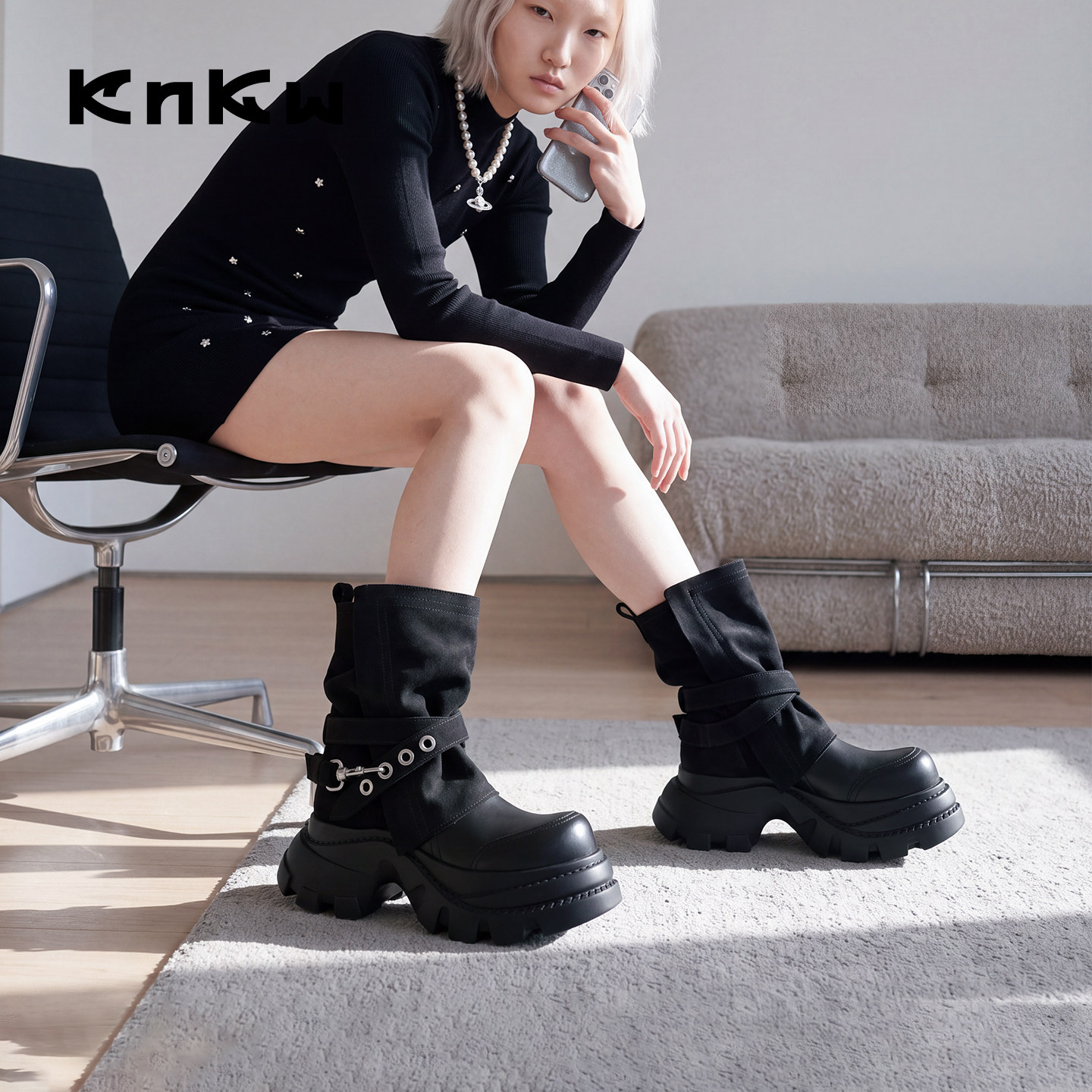 knkw秋冬女黑色增高机车马丁短靴