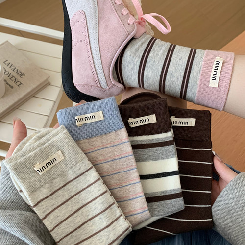 时尚学院风ins~彩色条纹中筒袜