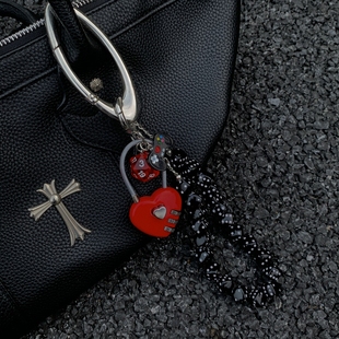 ironworks红色爱心锁包包挂饰骰子串高级感钥匙扣挂件椭圆登山扣
