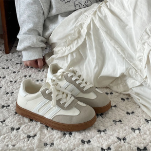 网红复古白色百搭厚底板鞋女2025新款春秋轻便低帮系带运动板鞋子