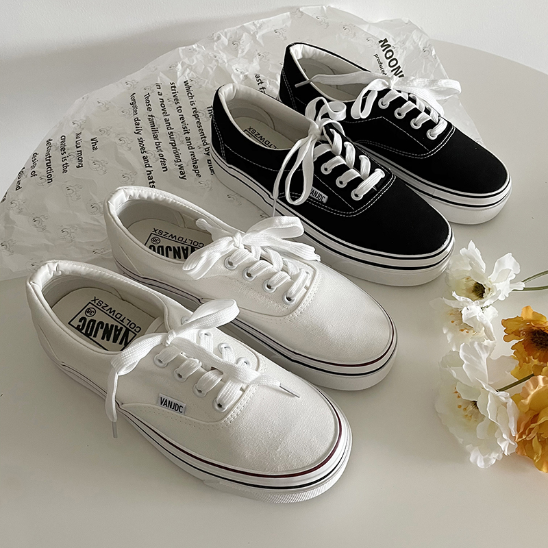 百搭时尚博主纯色复古经典帆布鞋