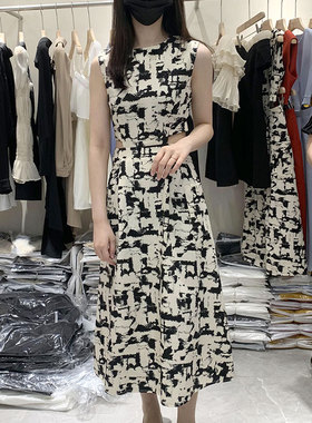 十三行白色连衣裙女高级感欧货露腰2026夏季新款别致绝美复古裙子