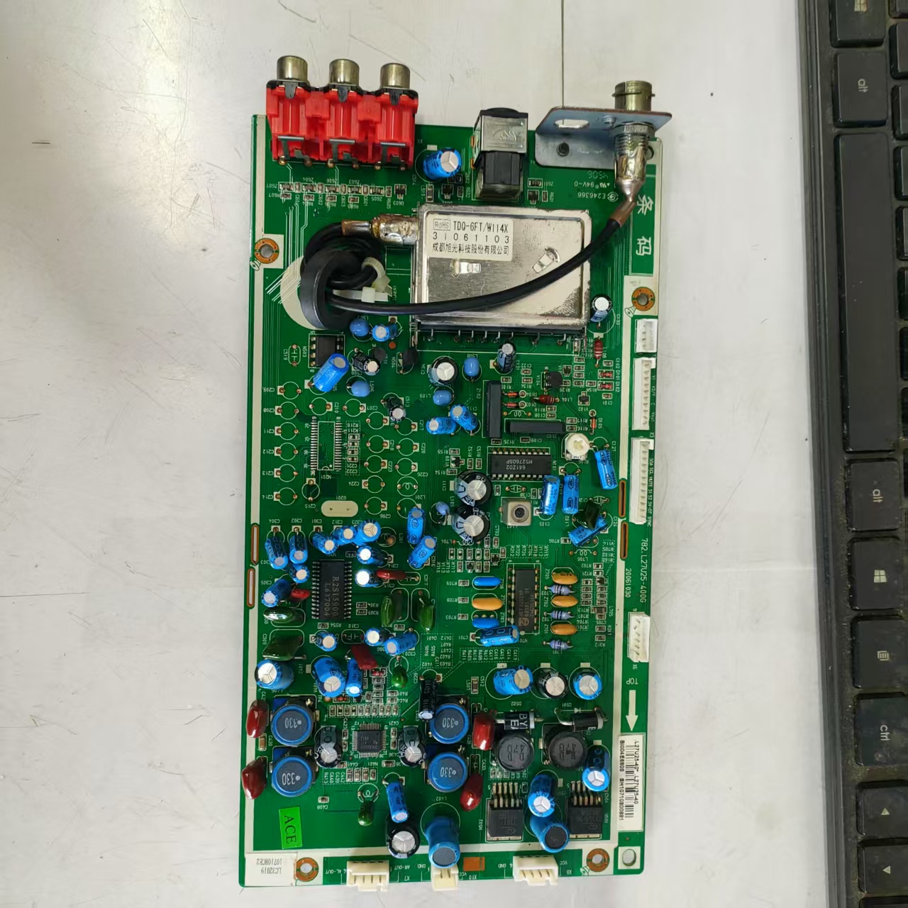 原装拆机夏华LC-32U25主板782.L27U25-400G屏V320B1-L01