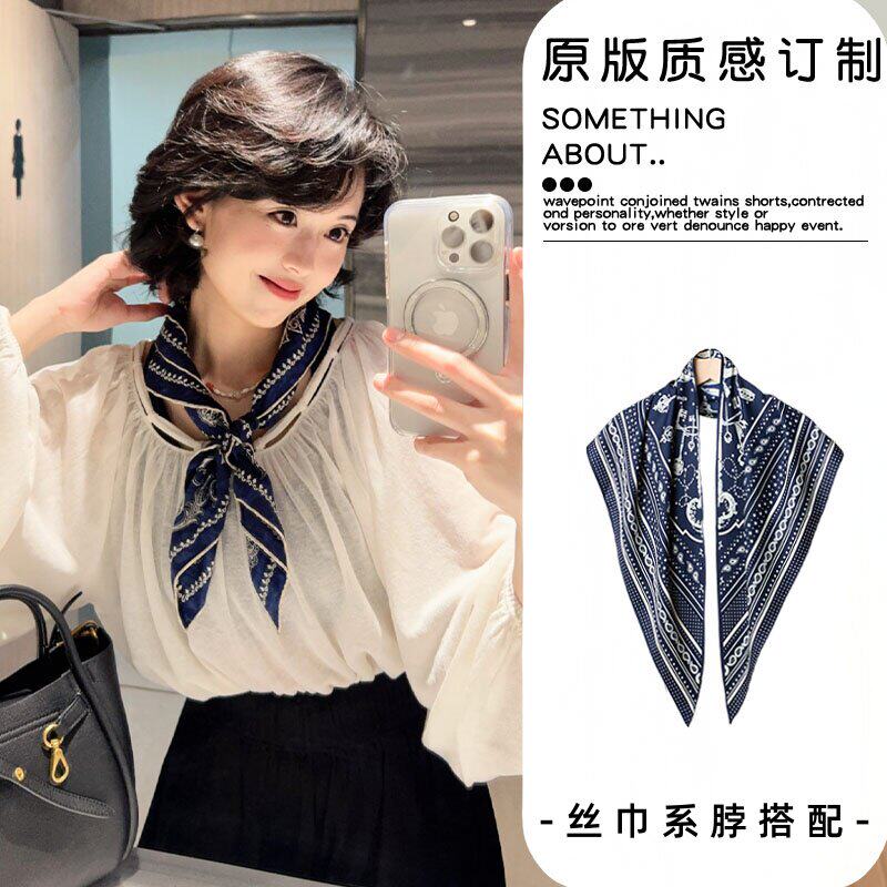 藏蓝色系脖丝巾女衬衫搭配披肩
