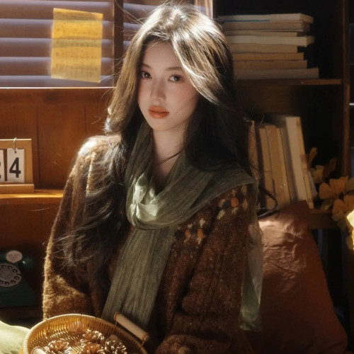 文艺感绿色针织围巾轻薄围脖