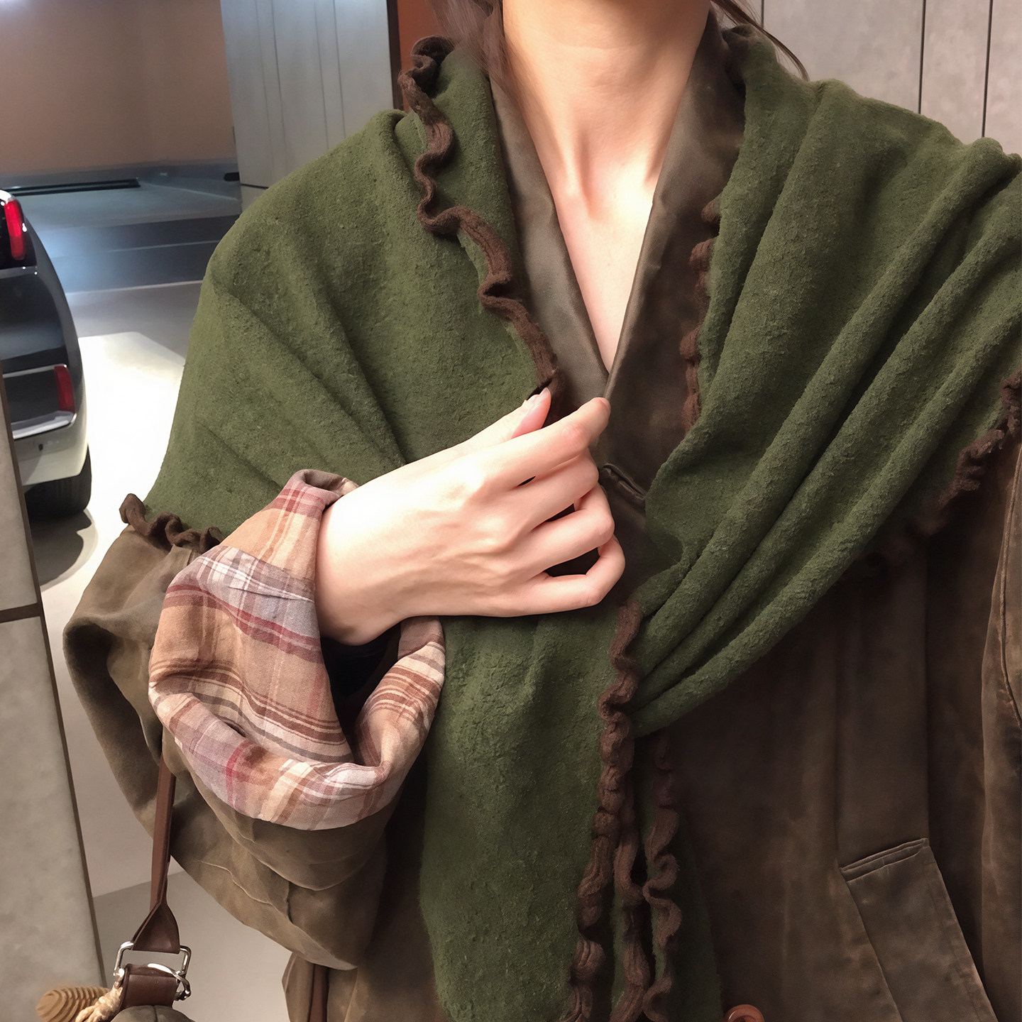 偏爱这种复古森系墨绿色三角披肩