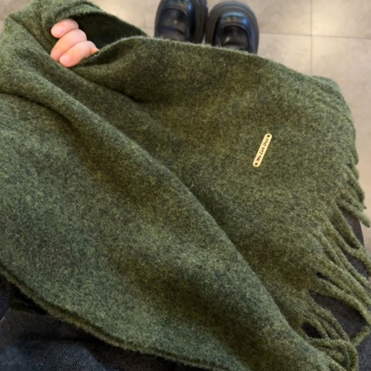 这绿色简直是显白神器！百搭围巾