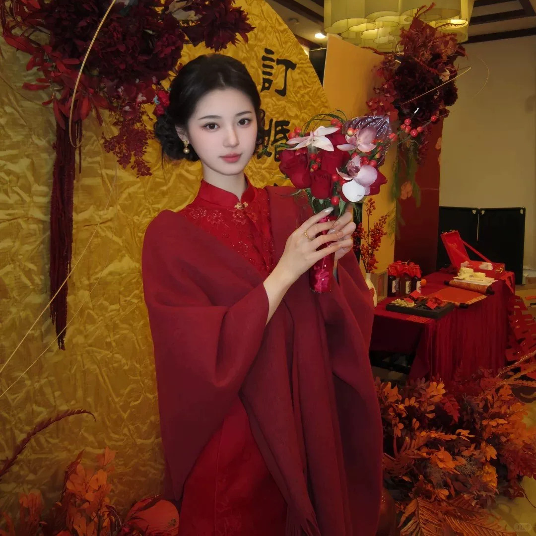 中式订婚旗袍外披~红色简约斗篷