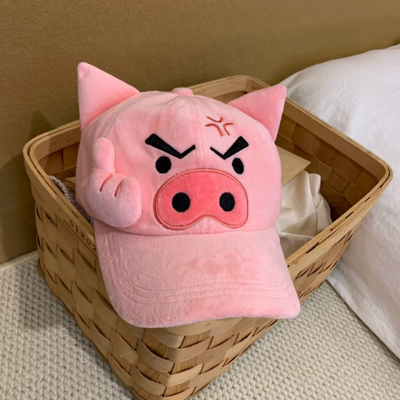 搞怪愤怒小猪毛绒棒球帽