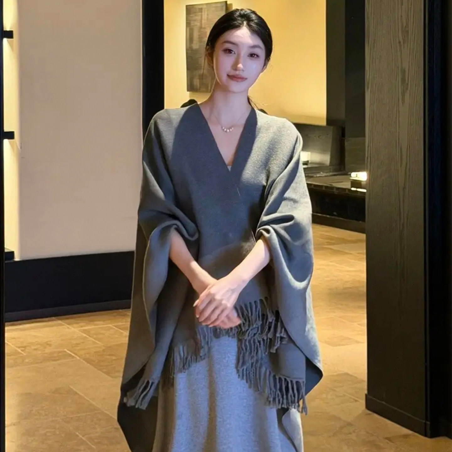 很有大女主气场高级灰流苏大披肩