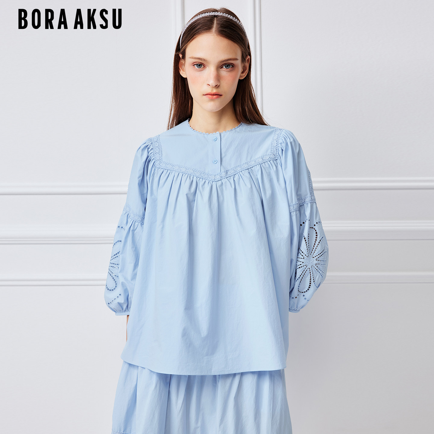 BORAAKSU2026初夏新品静谧蓝圆领灯笼袖镂空刺绣上衣B1GCW46090