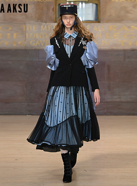 伦敦时装周BORAAKSU2023初夏新品蓝黑爱心蕾丝连衣裙B1DBW62920