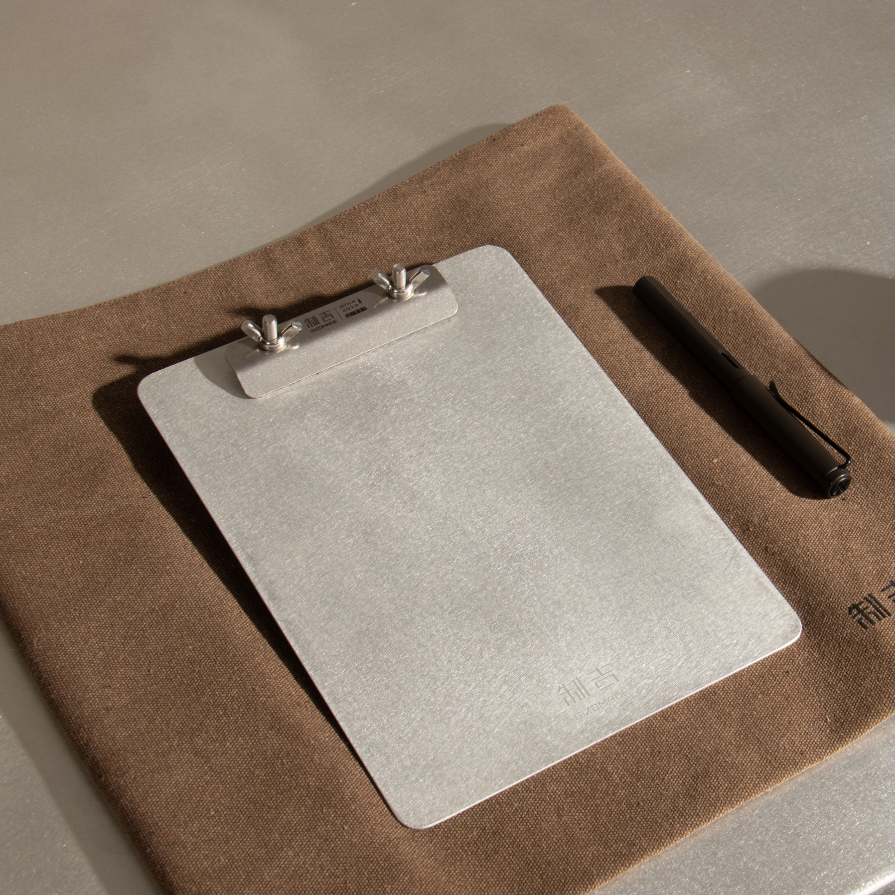 【新品】研木夹纸板 书写简约设计实用画画便携 制吉家居