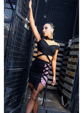 WT574东鑫舞服 拉丁舞舞蹈背心 镂空线条感性感短款小上衣练习服