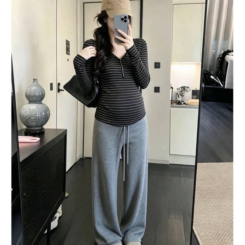 孕妇装2026早秋新款时尚v领长袖条纹修身紧身上衣纯欲风外穿打底