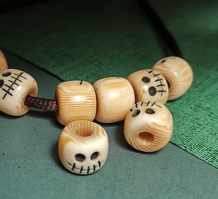 9.8mm黄白色马牙纹料器树脂尸陀林图腾散珠百搭手链diy佩珠隔珠款