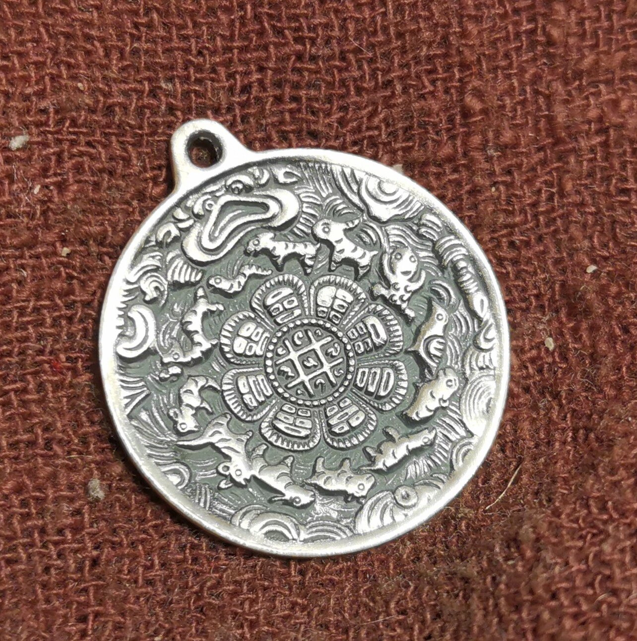 西藏文玩20mm小尺寸925纯银朝天吼九宫八卦牌随身佩戴挂件包浆牌