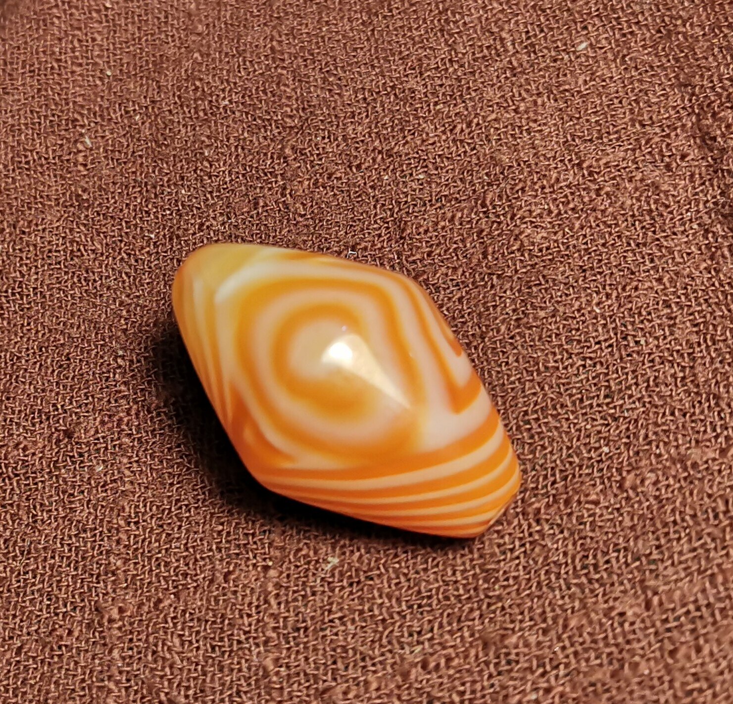 西藏元素20*32mm三彩橘黄白天然玛瑙玉髓吊坠顶珠一物一图随身珠
