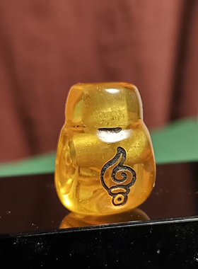西藏文玩透明蜡黄色料器树脂手工款大压痕满工法螺图腾三通佛头款