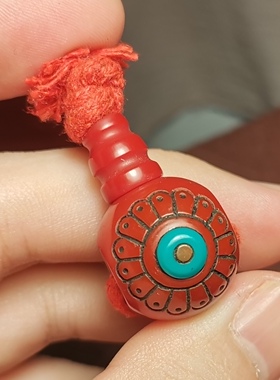 西藏文玩19*30mm红色料器树脂手工款格桑花绿点镶嵌咒点三通佛头