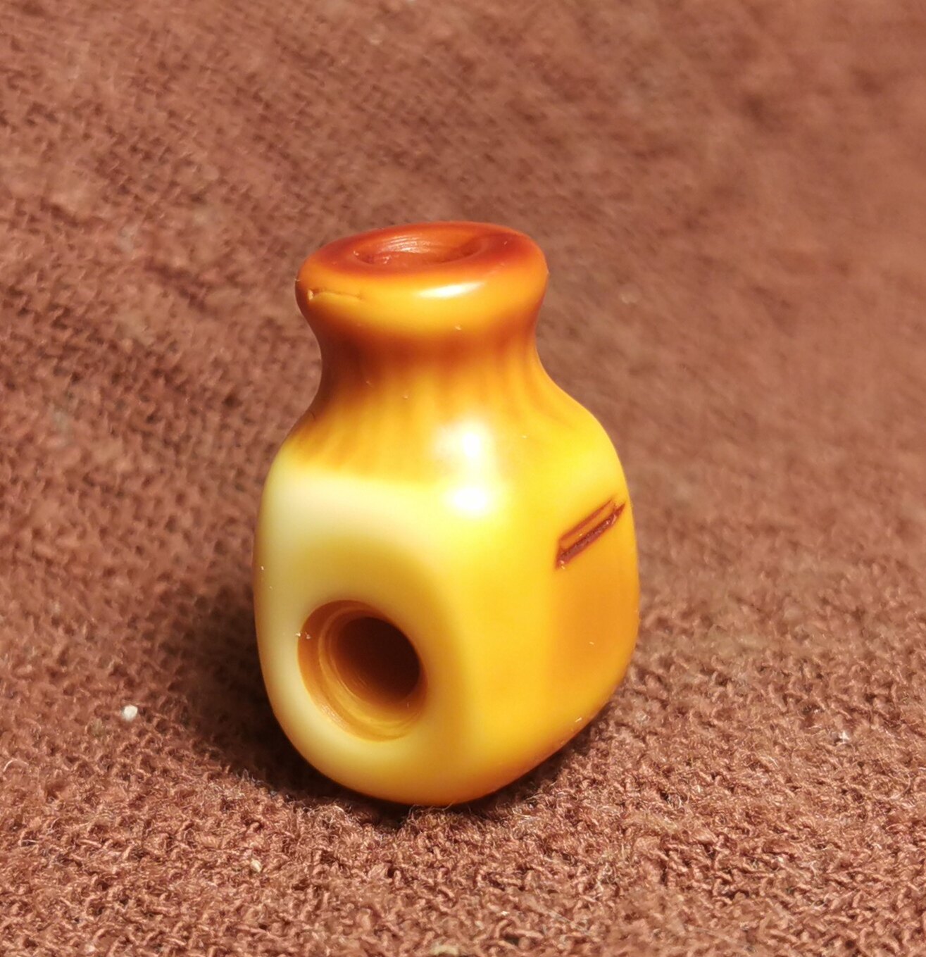 西藏文玩12*19mm老黄料器树脂手工款三通佛头一物一图百搭饰品款