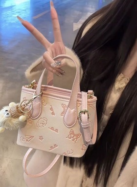 粉色水桶包包女2025新款高端大气小个子高级感轻奢超火小众斜挎包