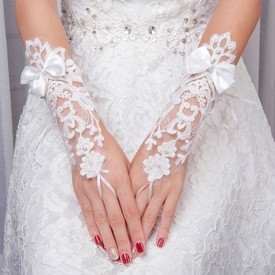 红手套婚新娘结婚蕾丝红色白色冬季婚纱婚礼优雅长款复古缎面森。