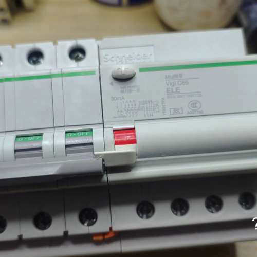 议价-C16施耐德Schneider Electric断路器 4p
