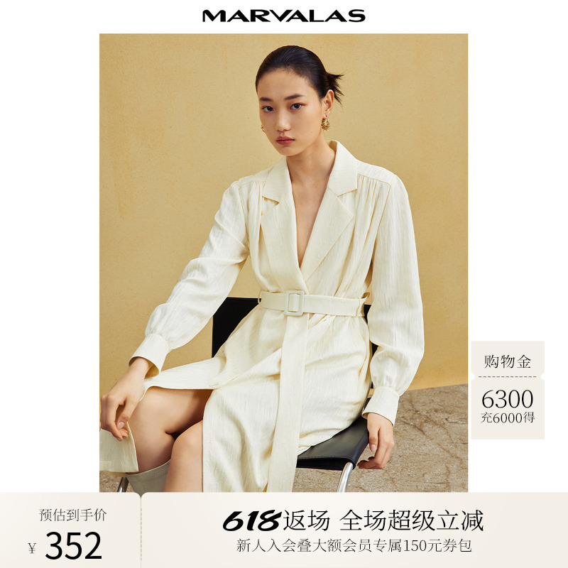 曼德诗纯色西装领连衣裙女2025秋季新品肌理感长袖收腰解构式中裙