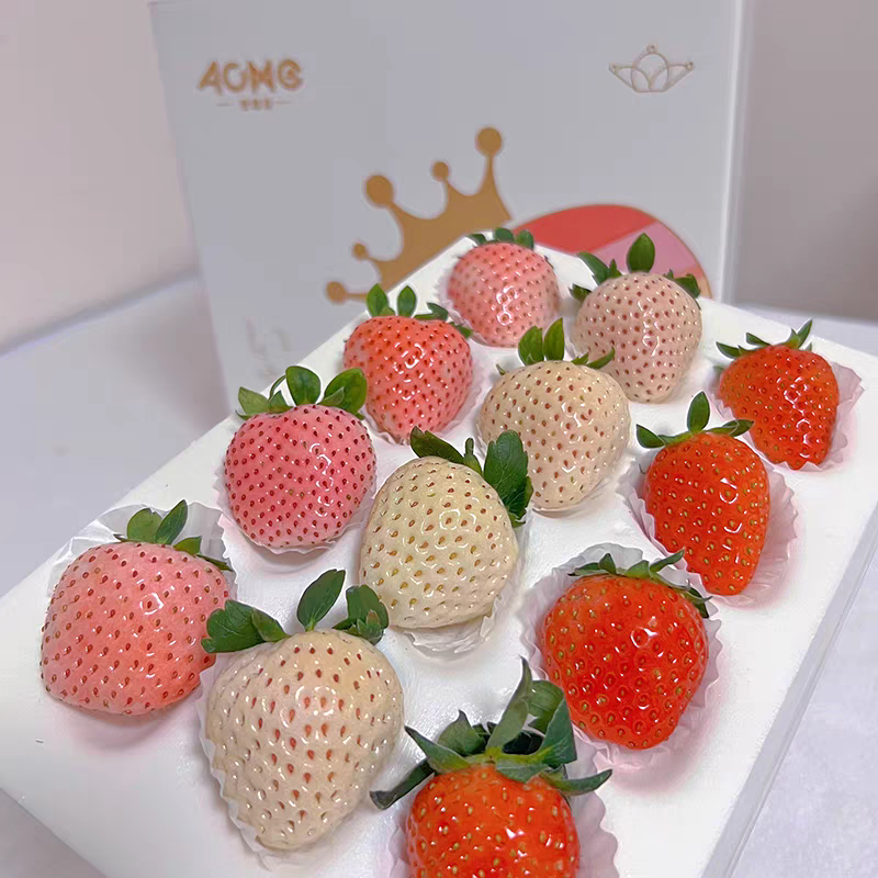 顺丰发货三色草莓新鲜水果高端白草莓当季现摘现发礼盒装送礼两盒