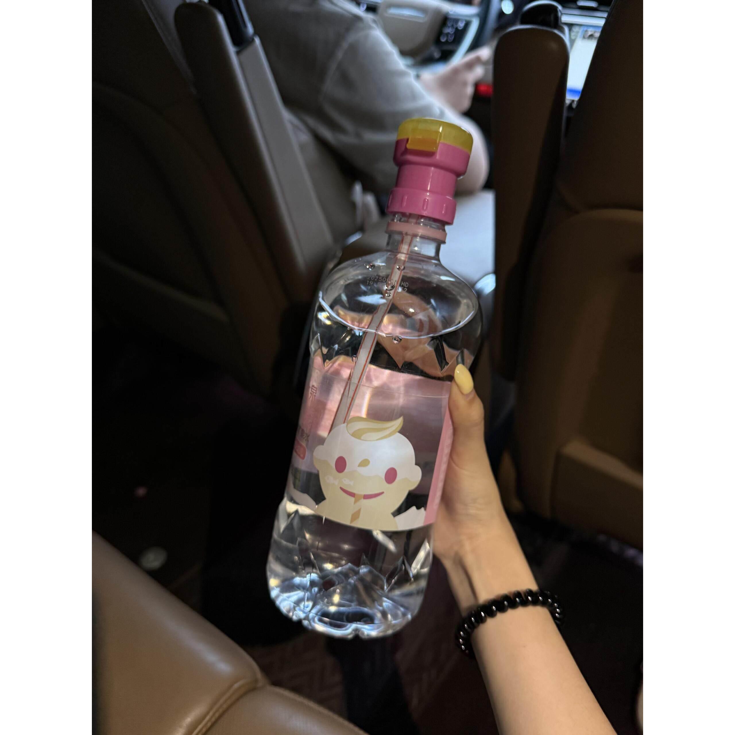 矿泉水瓶盖带吸管盖转换头宝宝儿童防呛外出便携收纳吸管防漏新款