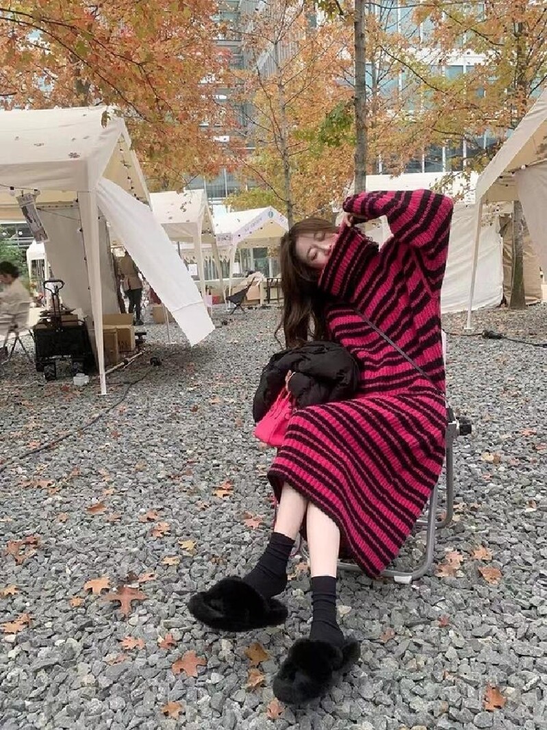 여성을위한 높은 칼라 내부 니트 스커트 가을 겨울 2024 새로운 느슨한 슬리밍 두꺼운 스웨터 스커트 스트라이프 드레스